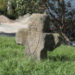 Kamenný kříž se symbolem radlice pluhu na jihozápadním okraji města Floss
