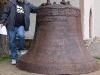 Shlettau - železný zvon před kostelem