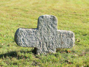 Krásný kamenný kříž v Horním Dehtově